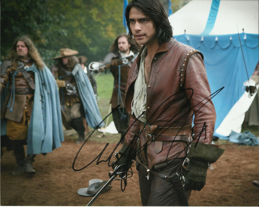 LUKE PASQUALINO SIGNED THE MUSKETEERS 8X10 PHOTO (9)