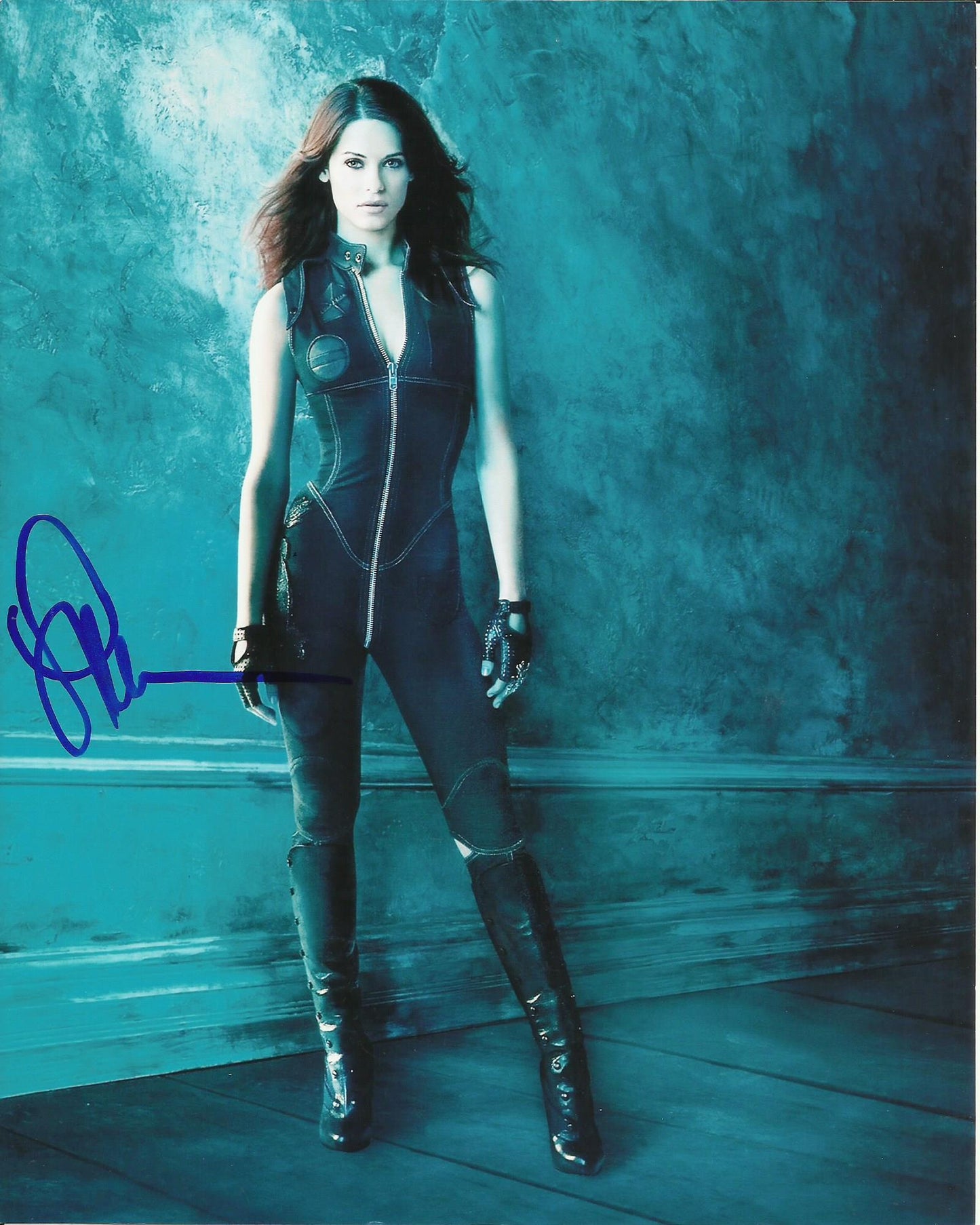 LYNDSEY FONSECA SIGNED NIKITA 10X8 PHOTO (1)
