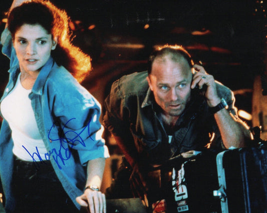 MARY ELIZABETH MASTRANTONIO SIGNED THE ABYSS 10X8 PHOTO (1)