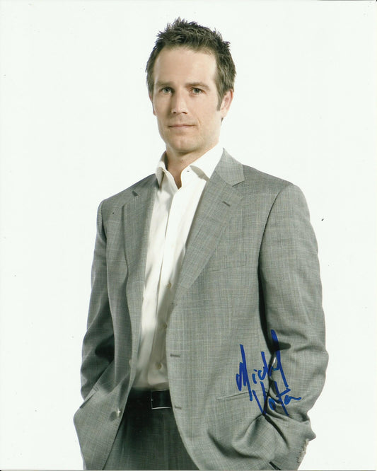 MICHAEL VARTAN SIGNED ALIAS 8X10 PHOTO (3)