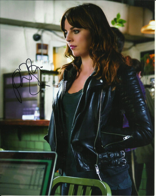 OPHELIA LOVIBOND SIGNED ELEMENTARY 10X8 PHOTO (3)