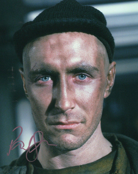PAUL McGANN SIGNED ALIENS 8X10 PHOTO (1)