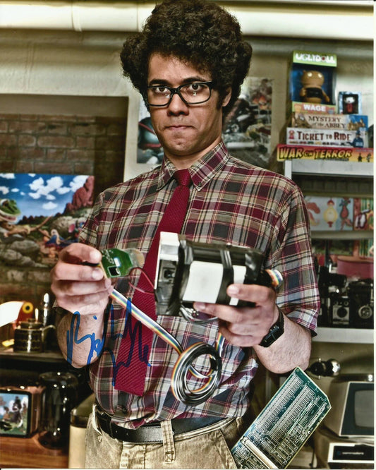 RICHARD AYOADE SIGNED IT CROWD 8X10 PHOTO (3)