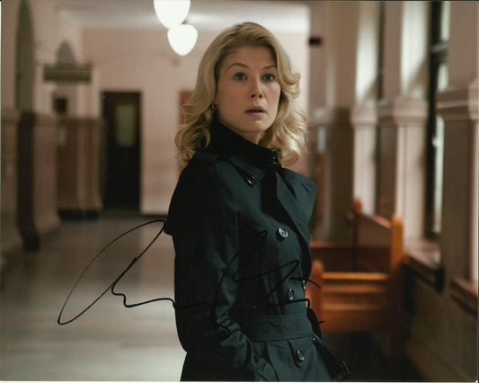 ROSAMUND PIKE SIGNED JACK REACHER 10X8 PHOTO