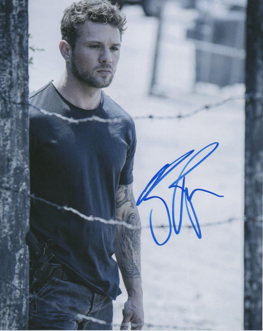 RYAN PHILLIPPE SIGNED SHOOTER 8X10 PHOTO (2)