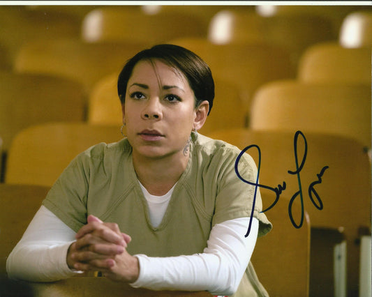 SELENIS LEYVA SIGNED ORANGE IS THE NEW BLACK 10X8 PHOTO (2)