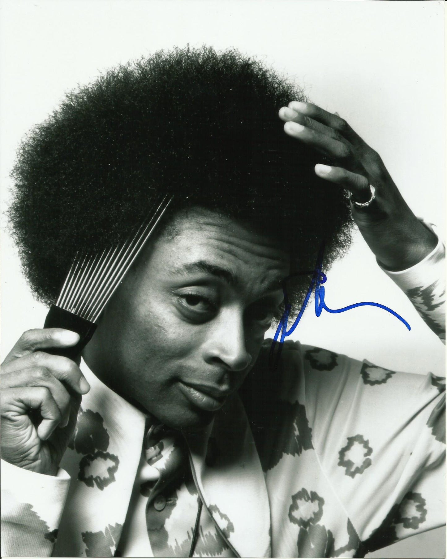 SPIKE LEE SIGNED  8X10 PHOTO (1)