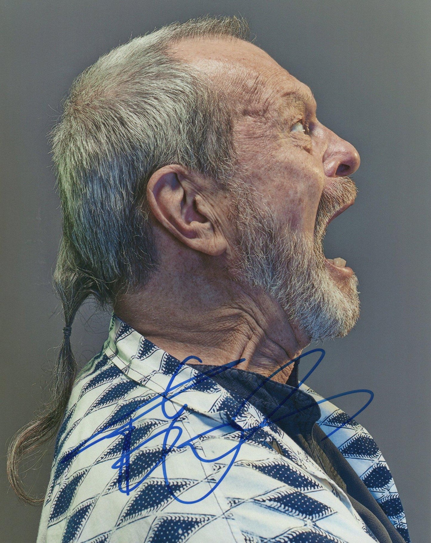 TERRY GILLIAM SIGNED 8X10 PHOTO (4)