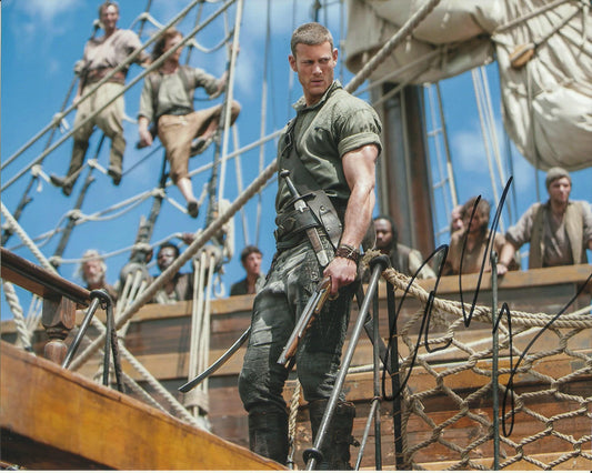 TOM HOPPER SIGNED BLACK SAILS 8X10 PHOTO