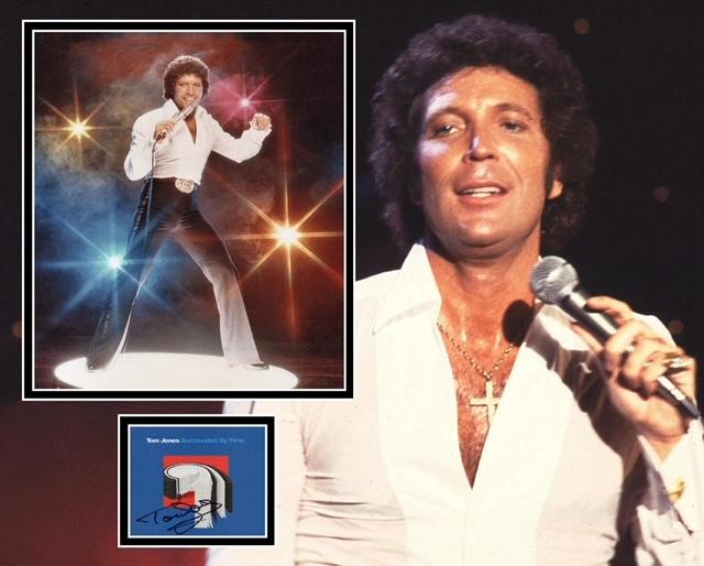 TOM JONES SIGNED COOL PHOTO MOUNT UACC REG 242 (2)