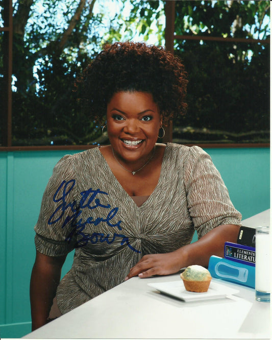 YVETTE NICOLE BROWN SIGNED COMMUNITY 10X8 PHOTO (2)
