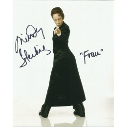 MINDY STERLING SIGNED AUSTIN POWERS 10X8 PHOTO (1)