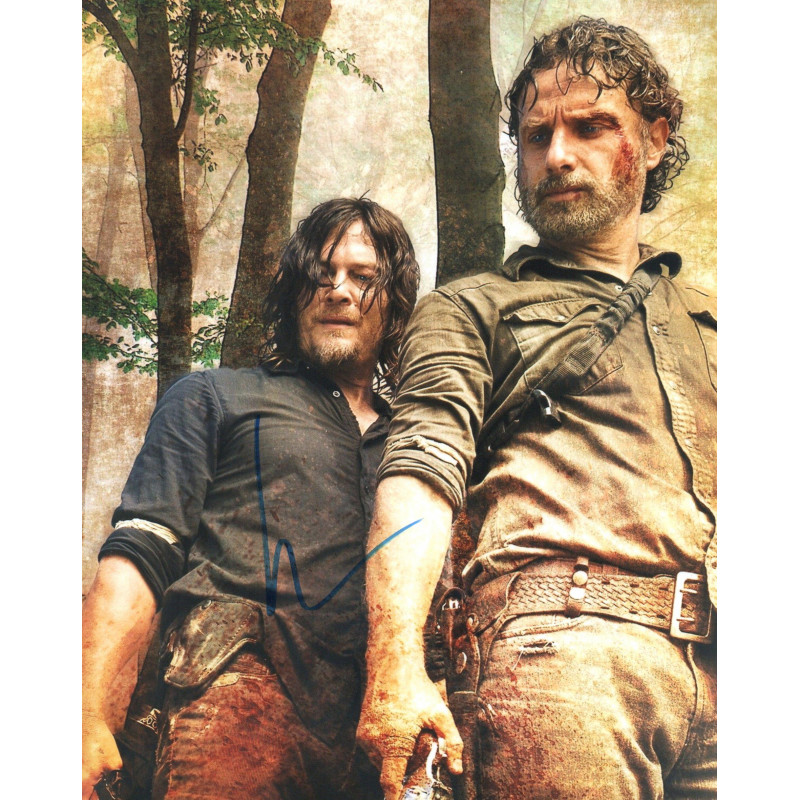 NORMAN REEDUS SIGNED THE WALKING DEAD 8X10 PHOTO (2) 