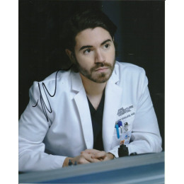 NOAH GALVIN SIGNED THE GOOD DOCTOR 8X10 PHOTO (2)