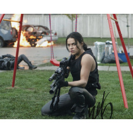 MICHELLE RODRIGUEZ SIGNED RESIDENT EVIL 10X8 PHOTO (1)