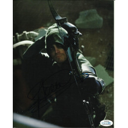 STEPHEN AMELL SIGNED ARROW 8X10 PHOTO (8) ALSO ACOA CERTIFIED
