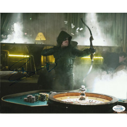 STEPHEN AMELL SIGNED ARROW 8X10 PHOTO (7) ALSO ACOA CERTIFIED