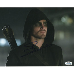 STEPHEN AMELL SIGNED ARROW 8X10 PHOTO (3) ALSO ACOA CERTIFIED