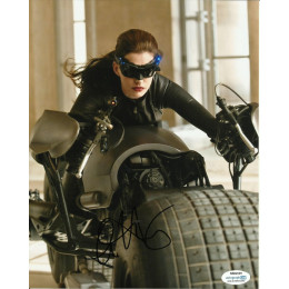 ANNE HATHAWAY SIGNED THE DARK KNIGHT RISES 10X8 PHOTO (2) ALSO ACOA