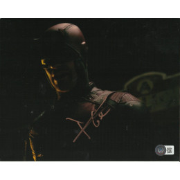 CHARLIE COX SIGNED DAREDEVIL 8X10 PHOTO (1) ALSO BECKETTS COA