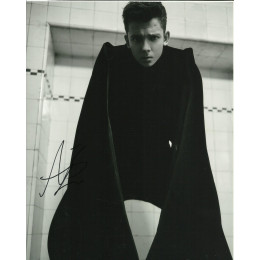 ASA BUTTERFIELD SIGNED COOL 8X10 PHOTO (2)