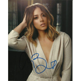 CHLOE BENNET SIGNED SEXY 10X8 PHOTO 