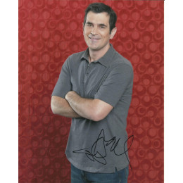 TY BURRELL SIGNED MODERN FAMILY 8X10 PHOTO (3)