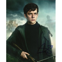 ASA BUTTERFIELD SIGNED COOL 8X10 PHOTO (1)