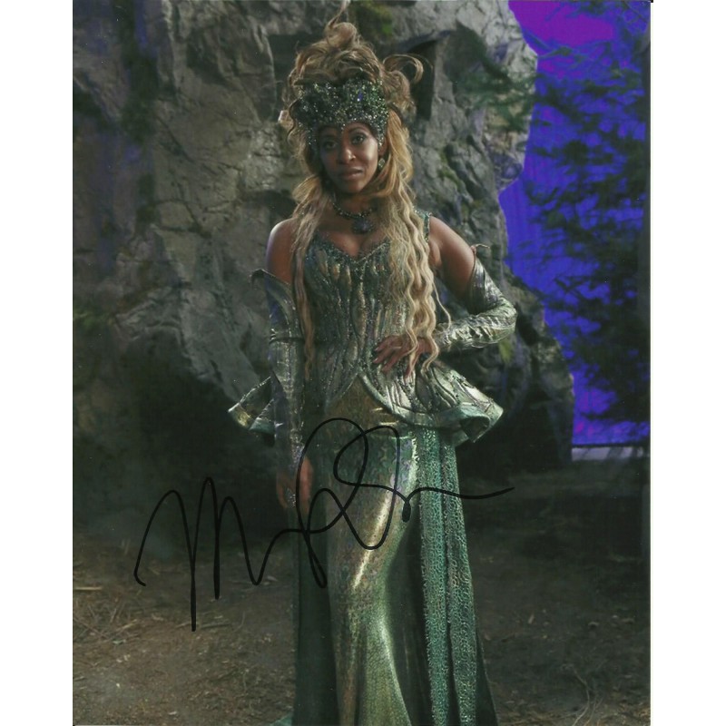 MERRIN DUNGEY SIGNED ONCE UPON A TIME 10X8 PHOTO (2)