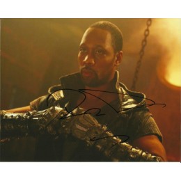 RZA SIGNED MAN WITH THE IRON FISTS 8X10 PHOTO (1)